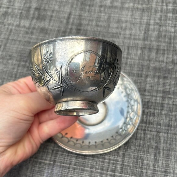 Antique Meriden Quadruple Silver Plate Demitasse Cup & Saucer – Floral Engraved - Picture 3 of 10